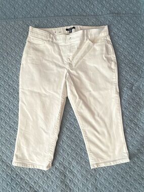 Chaps Women's White capris size 16 NWOT